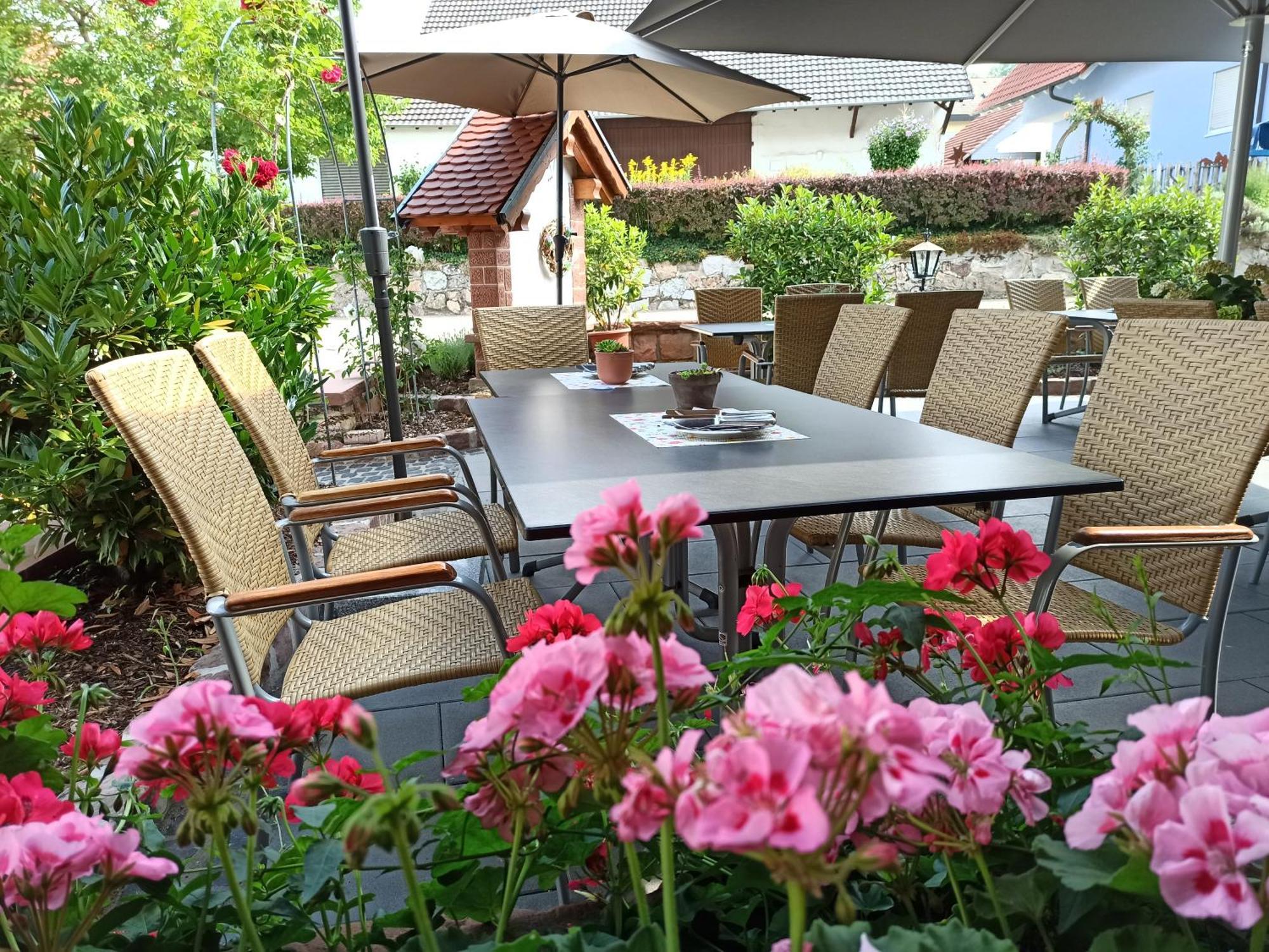 Hotel-Gasthof Rose Oberkirch  Εξωτερικό φωτογραφία