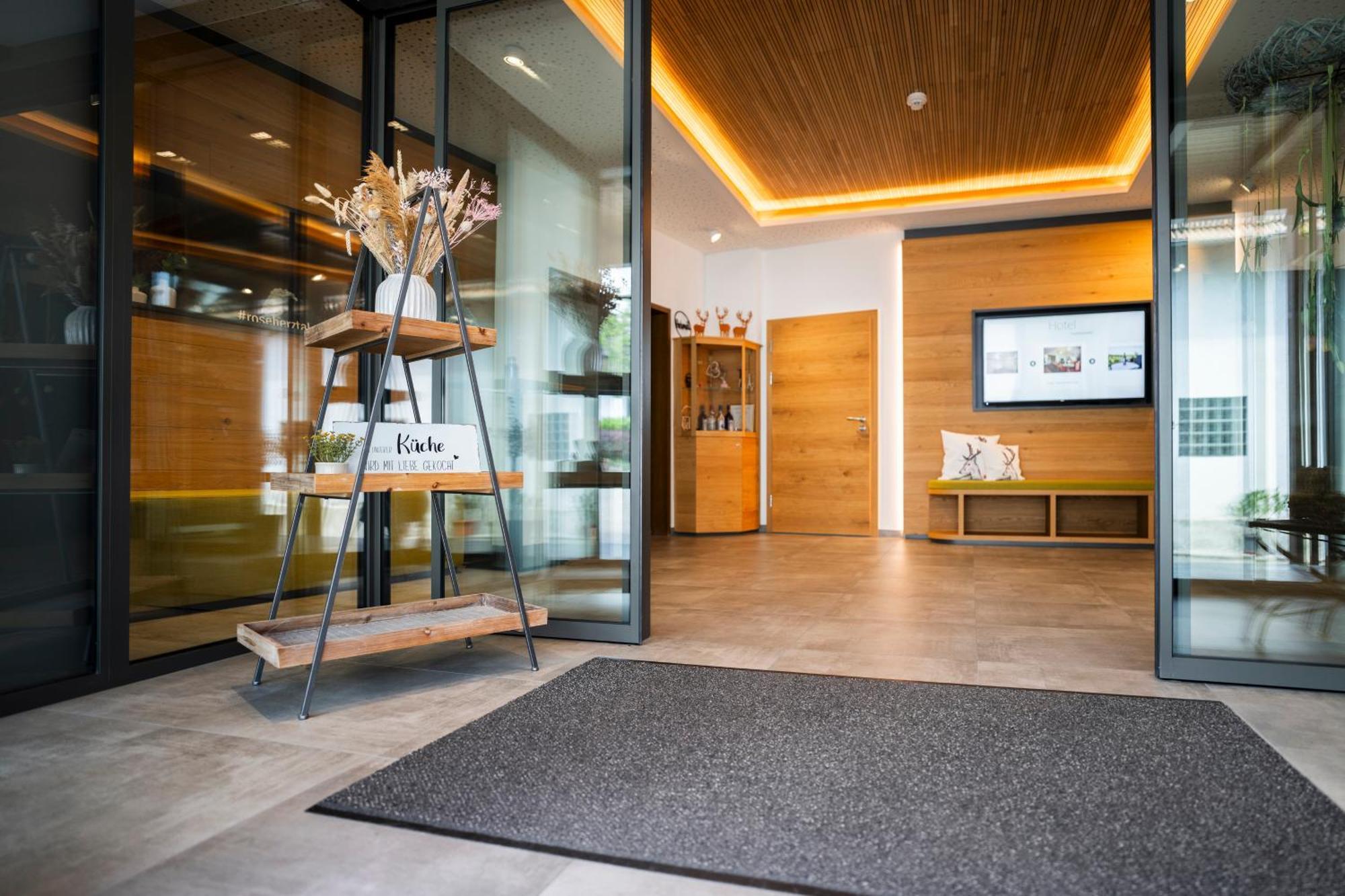 Hotel-Gasthof Rose Oberkirch  Εξωτερικό φωτογραφία